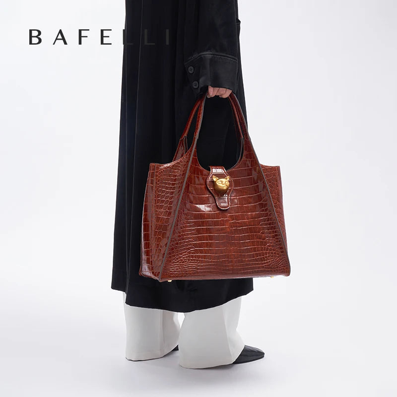 New 2025 Light Luxury Crocodile Pattern Genuine Leather Women's Messenger Bag Commuter Versatile Large Capacity Handbag
